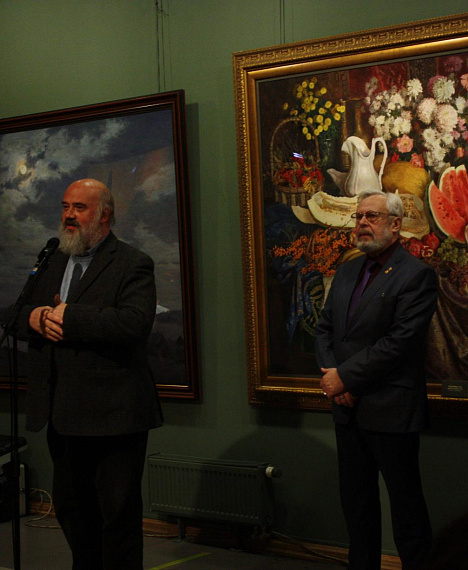 Народный художник РФ, ректор Академии акварели и изящных искусств С.Н. Андрияка выступает на открытии выставки