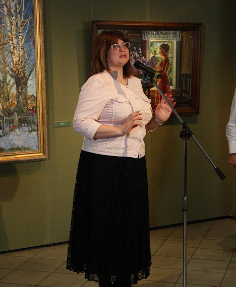 Проректор Академии Курбатова Наталья Викторовна с приветственным словом на открытии выставки.