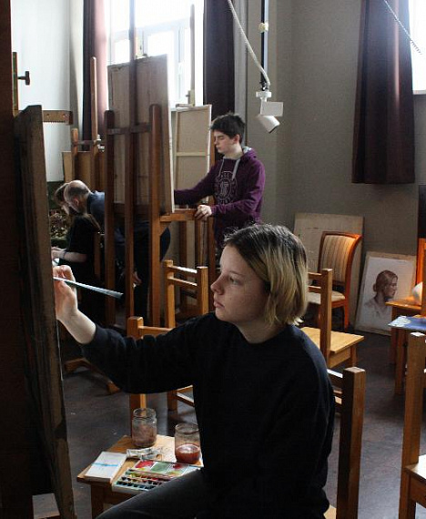 Занятия студентов Академии акварели и изящных искусств Сергея Андрияки.
